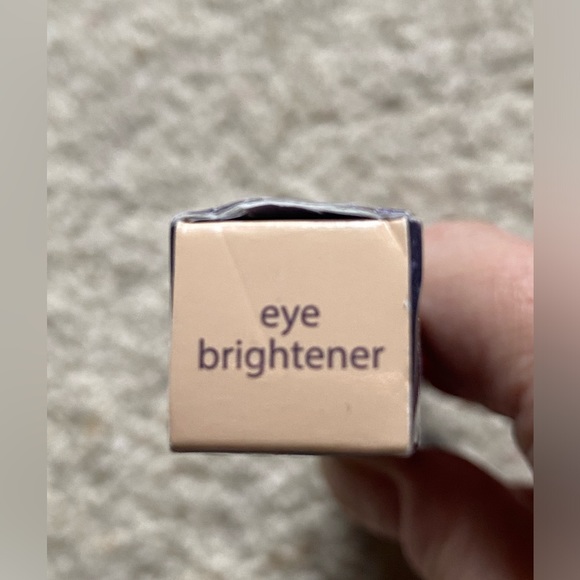 Tarte Fake Awake eye highlighter in Universal Nude - Picture 6 of 7